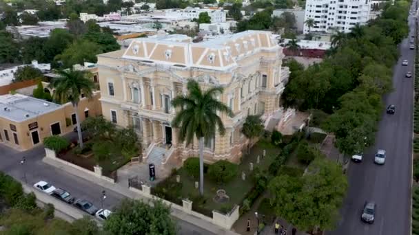 Aerial Push Palacio Canton Museum Mansion Paseo Montejo Merida Yucatan — Vídeos de Stock