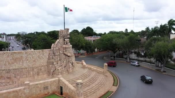 Aerial Ascent Camera Pitch Monument Patria Homeland Monument Mexican Flag — Αρχείο Βίντεο