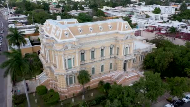 Aerial Orbit Left Palacio Canton Museum Mansion Paseo Montejo Merida — ストック動画