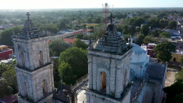Aerial Extreme Closeup Orbit Left Bell Towers Catedral San Gervasio — Video Stock
