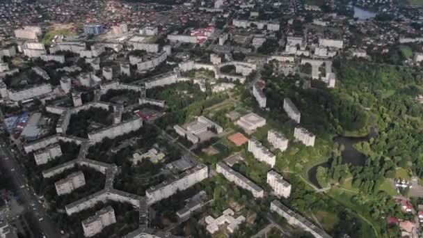 Aerial View Geometrically Shaped Buildings City Surrounded Trees Pan — Stock Video