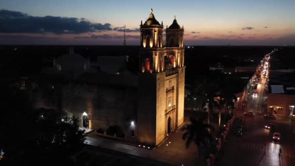 Aerial Pushes Close Bell Tower Nighttime View Cathedral San Gervasio — 图库视频影像