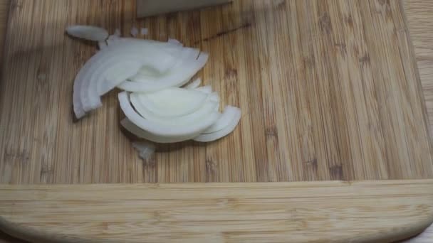 Slicing Onion Cleaver Dolly Shot Forward — Vídeos de Stock