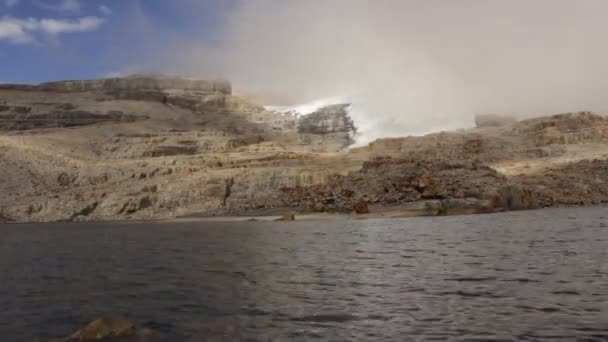 Timelapse Los Andes Paisaje Con Lago Agua Nubes Movimiento — Vídeo de stock
