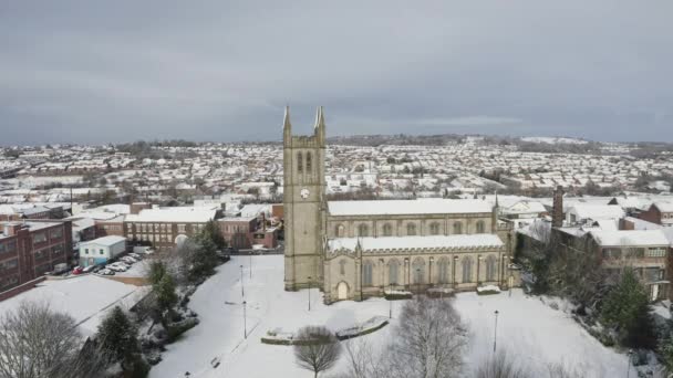 Luchtfoto Van Jame Kerk Bedekt Met Sneeuw Midlands Christelijke Rooms — Stockvideo