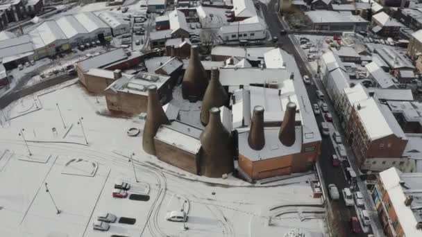 Aerial View Famous Bottle Kilns Gladstone Pottery Museum Covered Snow — Vídeos de Stock