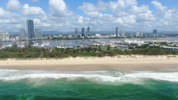 Beach Gold Coast Spit Looking Broadwater Clear Summers Day Marina — Stock Video