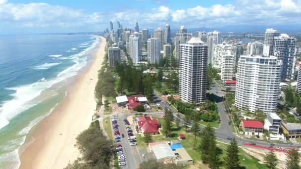 Rising Looking South Surfers Paradise Skyline Iconic Surf Beaches Clear — Vídeo de Stock