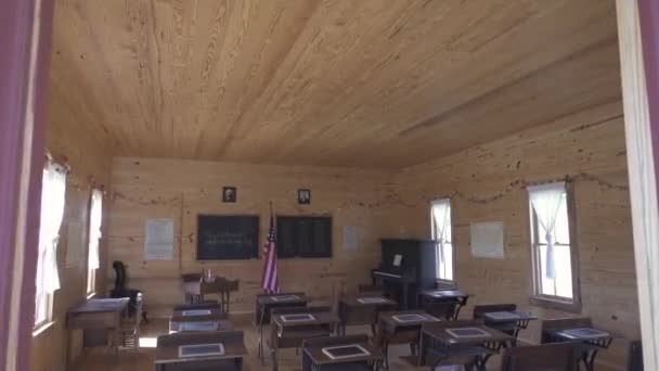 Establishing Shot Rustic Classroom West — Vídeo de Stock