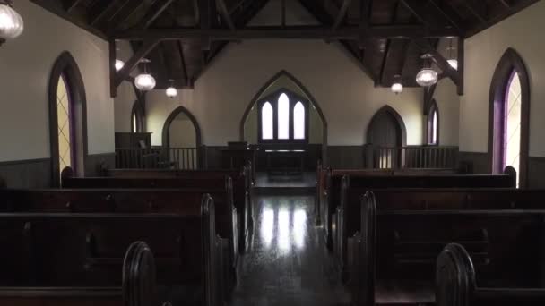 Interior Rustic Church Pews — Vídeo de stock