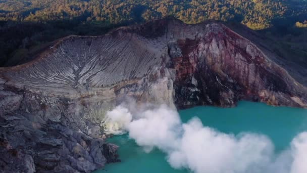 Krater Wulkanu Ijen Java Indonezja Krajobraz Zielonym Jeziorem Dymem — Wideo stockowe