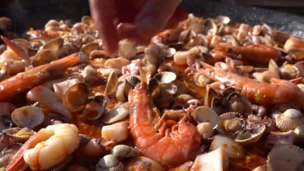 Giving Final Touches Paella Decorating Large Succulent Prawns Top — Stockvideo