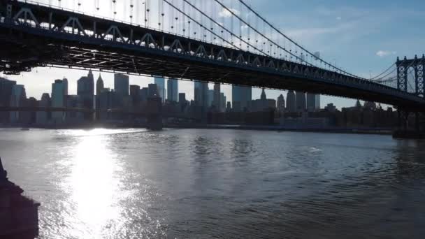 Aerial View New York City Manhattan Bridge Brooklin Bridge East — Stockvideo