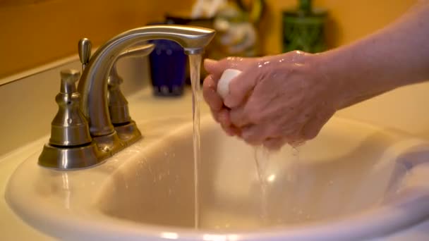 Mature Woman Uses Proper Hand Washing Avoid Flu Coronavirus — Video Stock