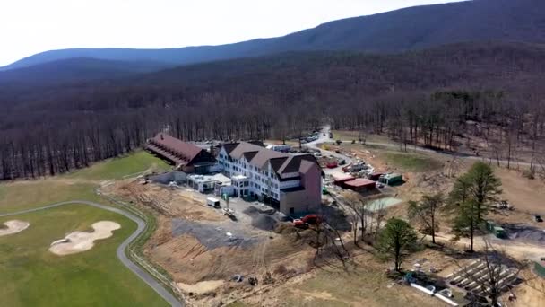 Aerial Pull Back View Cacapon State Park Lodge Expansion Project — стоковое видео