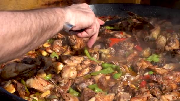 Chef Stirs Meaty Spanish Paella Being Cooked Large Saucer Pan — Vídeo de Stock