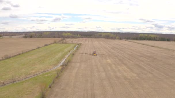 Tractor Crop Dusting Rear Wide — Vídeo de stock
