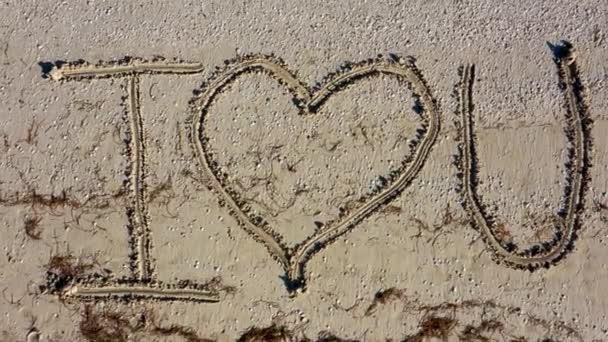 Love Written Sand Gets Smaller Aerial Camera Rises — Vídeos de Stock