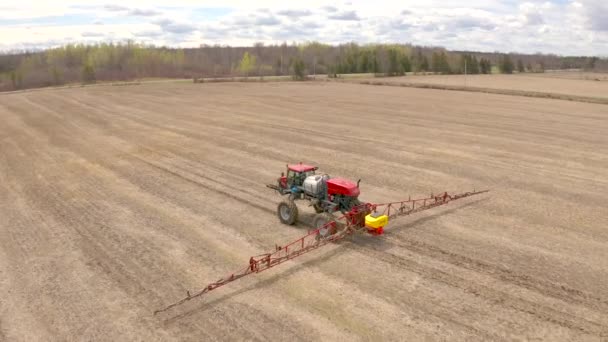 Tractor Crop Dusting Close Rotating View — Stockvideo
