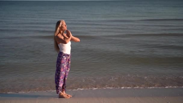 Slow Motion Mature Woman Sarong Prayer Pose Beach Sunrise Sunset — Vídeos de Stock
