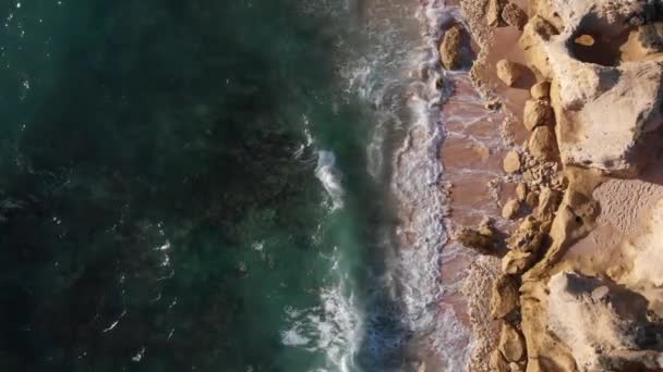 Aerial Shot Ocean Waves Crashing Rocks Warm Summer Day Seascape — Stock Video