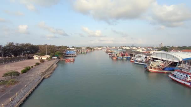 Aerial Moored Fisherman Boats Thai Harbour Thailand Day Southeast Asia — Stok video
