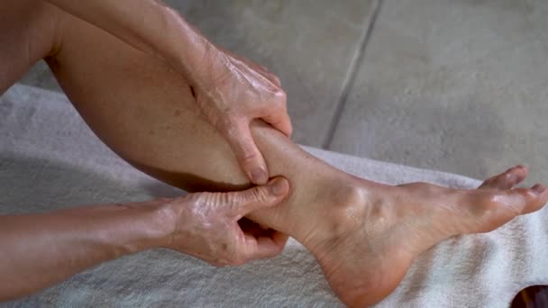 Extreme Closeup Mature Woman Using Her Fist Massage Sole Her — Vídeo de Stock
