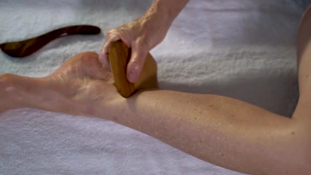 Closeup Woman Using Gua Sha Tool Rub Muscles Her Calf — Stockvideo