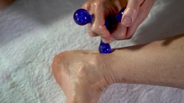 Extreme Closeup Woman Using Massage Tool Massage Pressure Points Her — Stok video