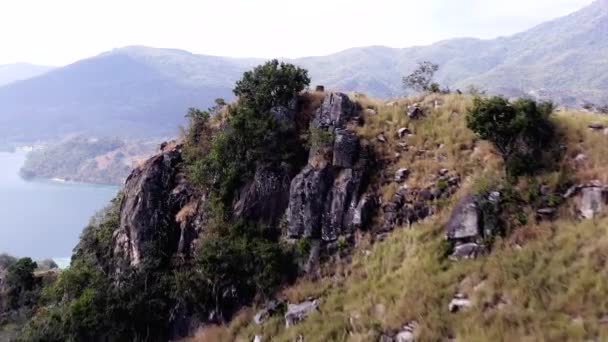 Labuan Bajo Indonesia Aerial Pass Cliff Edge Revealing Island Coastline — 图库视频影像