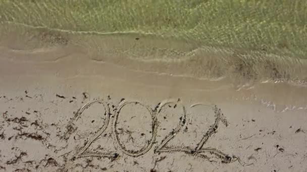 Twenty Twenty Two Written Sand Bottom Frame Water Laps Beach — Wideo stockowe