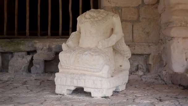 Kobieta Przeglądająca Szerokość Szerokość Akropolu Parku Archeologicznym Balam Jukatan Meksyk — Wideo stockowe