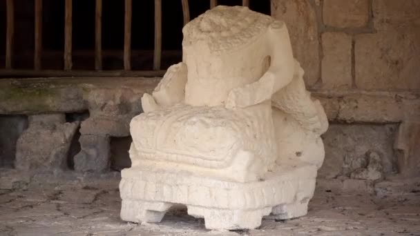 Camera Moving Right Showing Closeup Intricate Sculpture Warrior Acropolis Balam — 图库视频影像