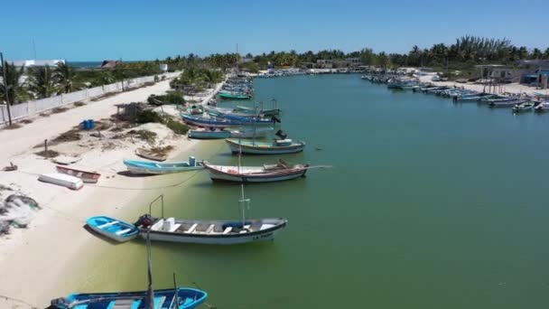 Low Aerial Fly Small Fishing Boats Harbor Yucatan Mexico Sunny — 图库视频影像