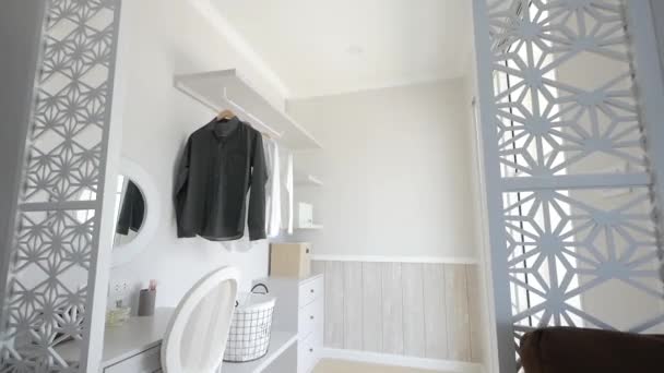 Monochrome Minimal Walk Closet Decoration Idea — Stockvideo