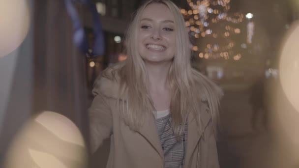 Jeune Femme Remis Christmans Présents Mais Est Vraiment Dissapointed Avec — Video