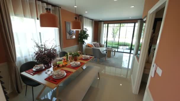 Elegante Orange Farbe Open Plan Home Dekoration — Stockvideo