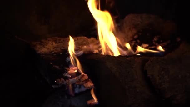 Fire Burning Fireplace Panning Right Left — Vídeo de stock