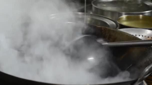 Chef Stirring Green Vegetables Wok Flame Steam Rising Kitchen Close — Stok video