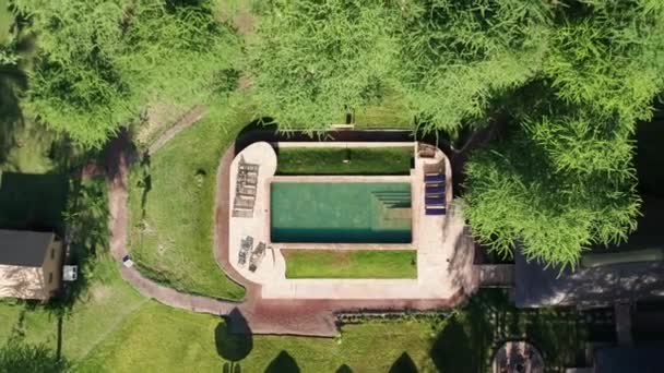 Aerial Drone Shot Flying Swimming Pool Revealing Luxury Lodge Forest — 图库视频影像