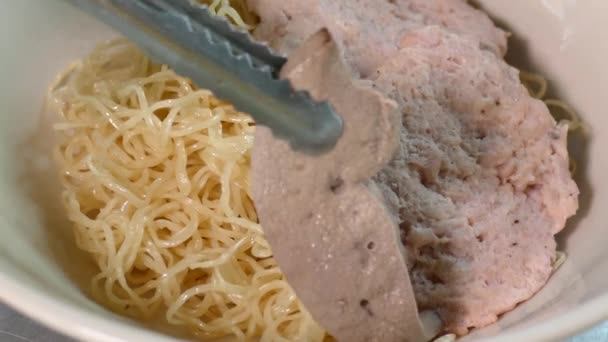 Thai Styled Tom Yum Noodles Contained Egg Noodles Minced Pork — Videoclip de stoc