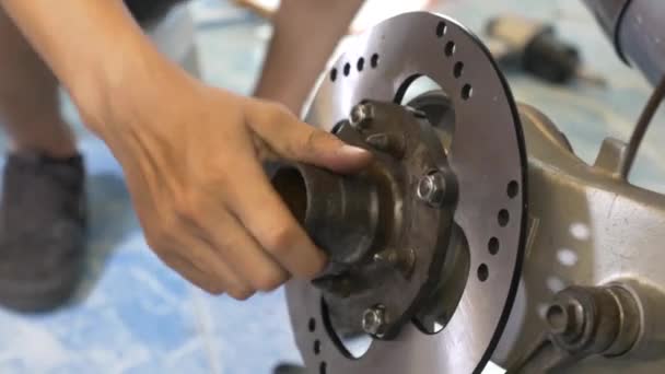 Close Footage Technician Working Motorcycle Brake Caliper Cleaning Process — Stockvideo