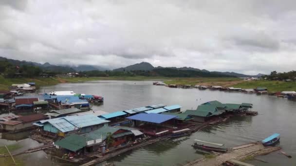 Кадры Атмосферы Моста Мон Бамбук Сангклабури Провинция Канчанабури Таиланд — стоковое видео