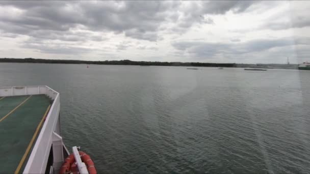 Ferry Taking Cars Southampton Isle Wight — Stock video