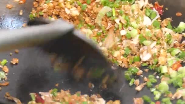 Close Footage Chilli Garlic Spice Cooking Wok — Αρχείο Βίντεο