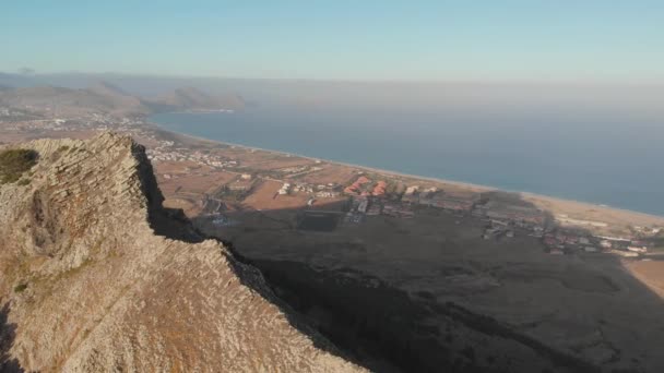 Aerial Flying Ana Ferreira Peak Mountain Reveal Scenic Island View — Stock video