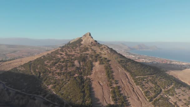 Aerial High View Ana Ferreira Peak Porto Santo Island Background — ストック動画