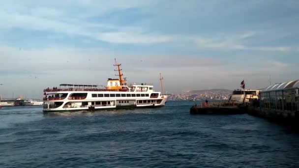 Istanbul Turkey Golden Horn Steamboat Approaching Pier Eminn — Stockvideo