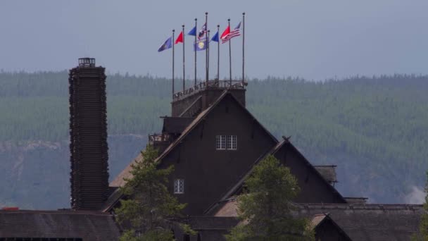 View Old Faithful Inn Located Yellowstone National Park — Stock video