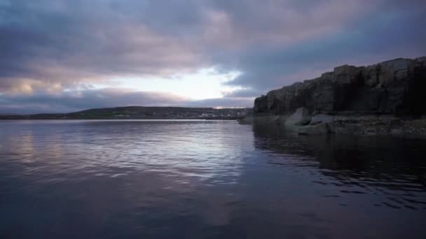 Blue Sunset Bay Rocky Cliff Clouds — Αρχείο Βίντεο